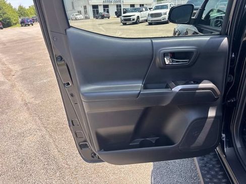 Used 2023 Toyota Tacoma Limited w/ Nightshade Package AWD/4WD image 15