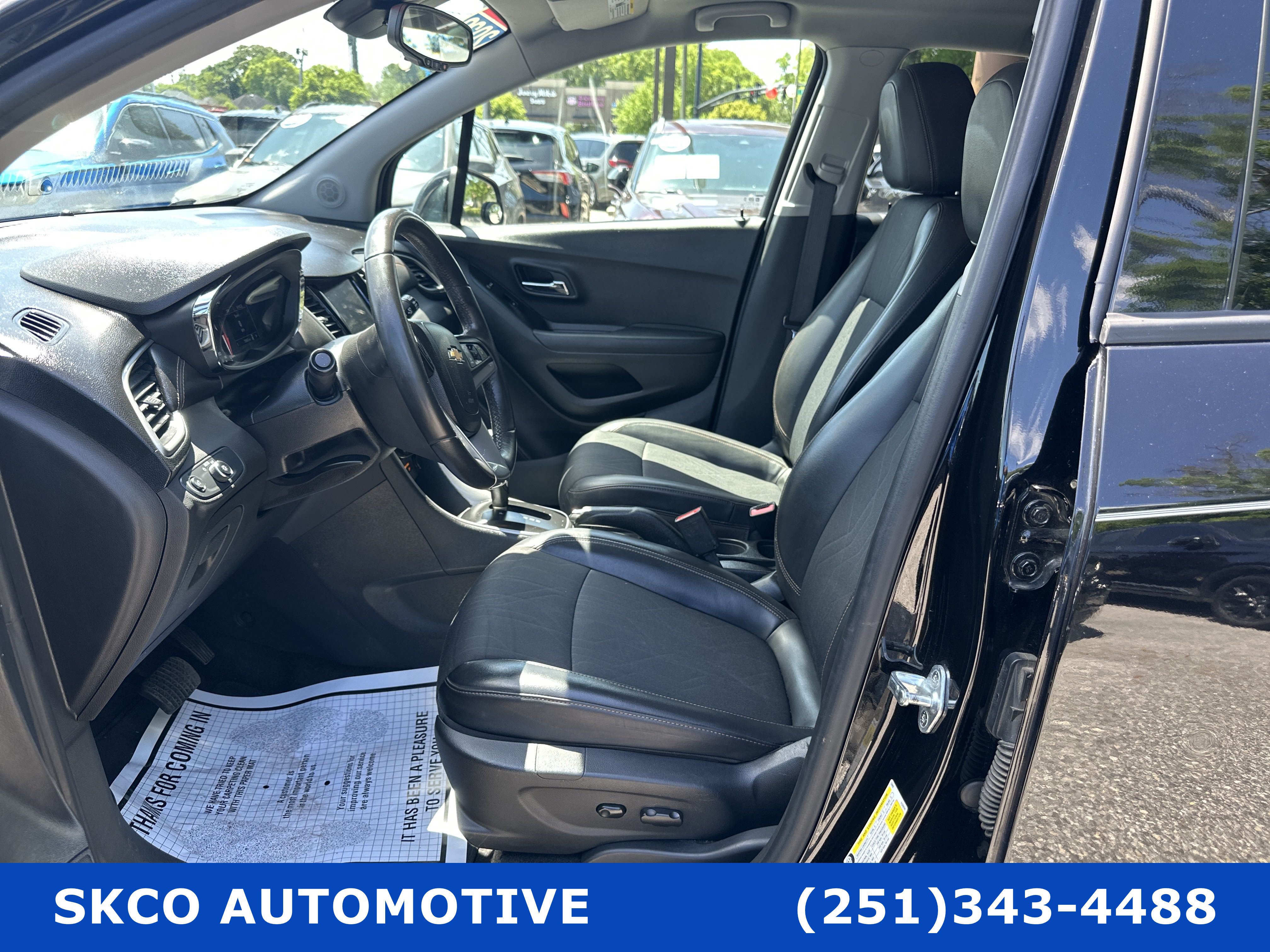 Used 2022 Chevrolet Trax LT w/ LT Convenience Package FWD image 11