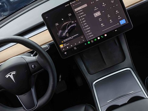 Used 2023 Tesla Model Y AWD image 17