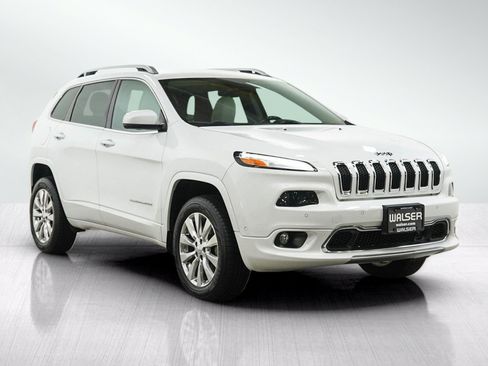 Used 2016 Jeep Cherokee Overland w/ Technology Group AWD/4WD image 7