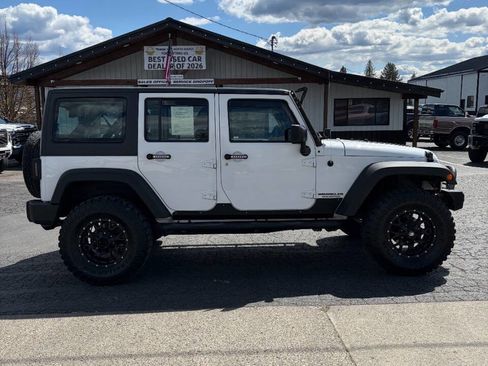 Used 2015 Jeep Wrangler Unlimited Sport w/ Connectivity Group AWD/4WD image 6