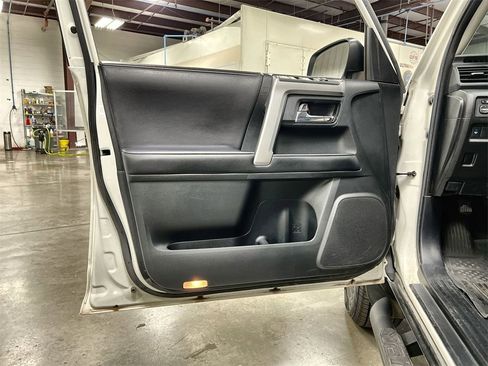 Used 2021 Toyota 4Runner SR5 Premium image 15