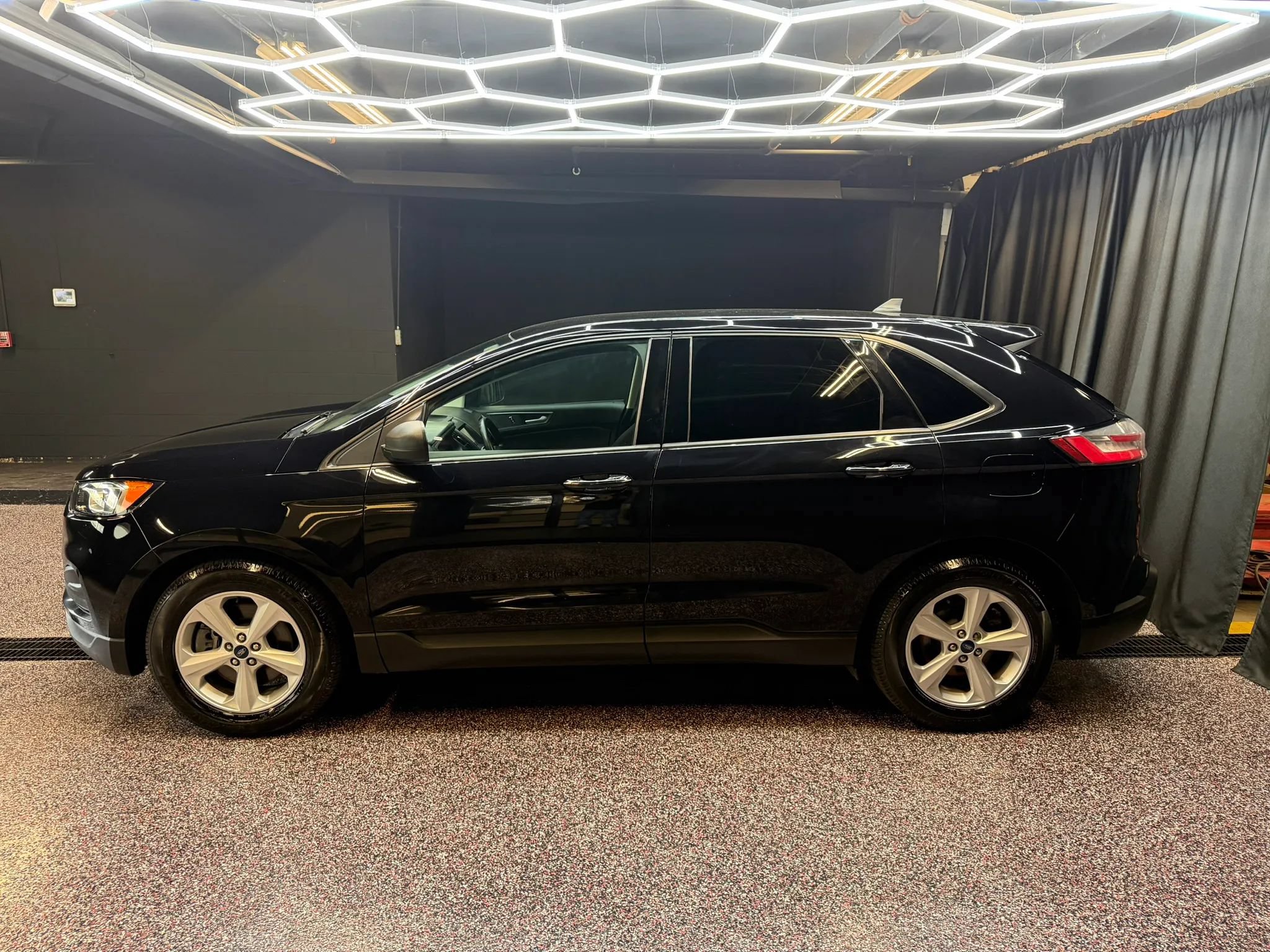 Used 2020 Ford Edge SE AWD/4WD image 5