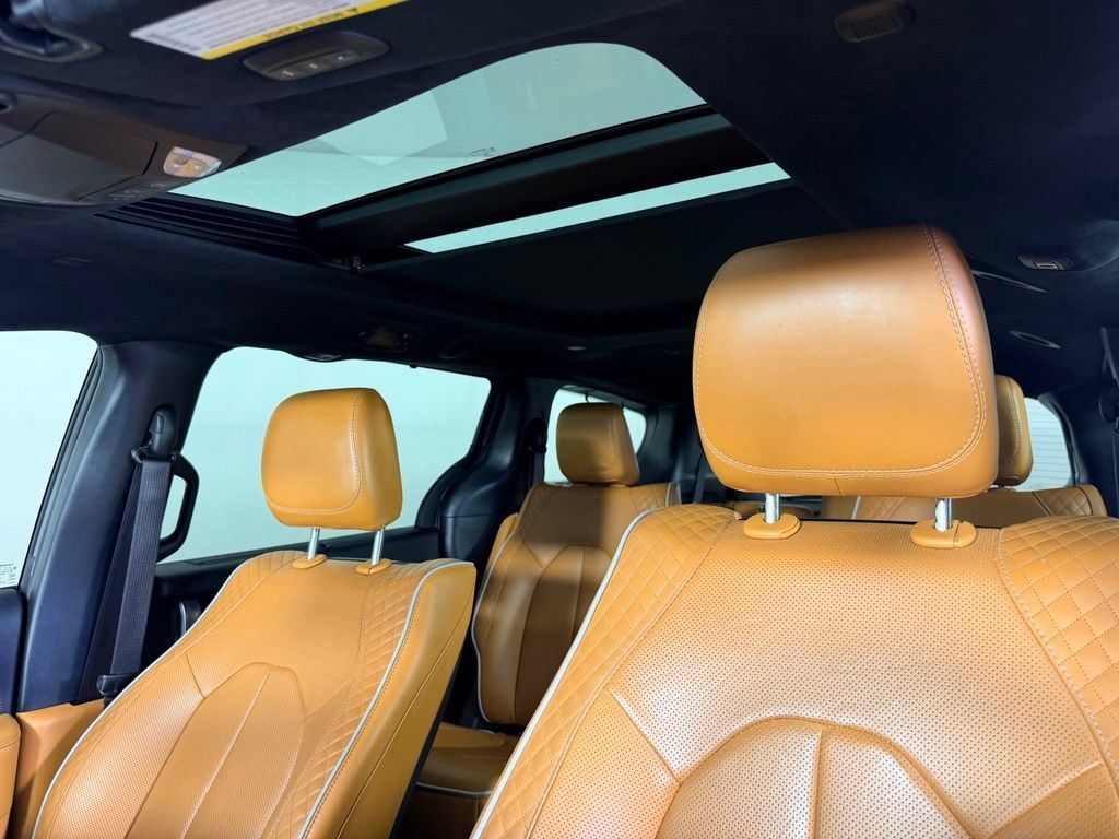 Used 2023 Chrysler Pacifica Pinnacle FWD image 28
