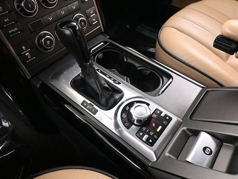 Used 2011 Land Rover Range Rover HSE LUX image 38