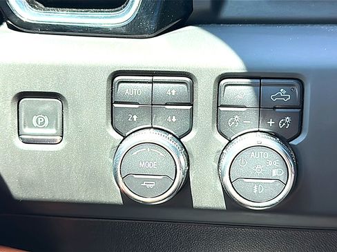 Used 2024 GMC Sierra 3500 Denali Ultimate AWD/4WD image 38