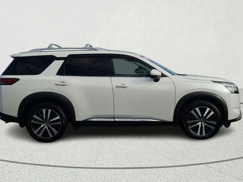 Used 2024 Nissan Pathfinder Platinum w/ Cargo Package image 7