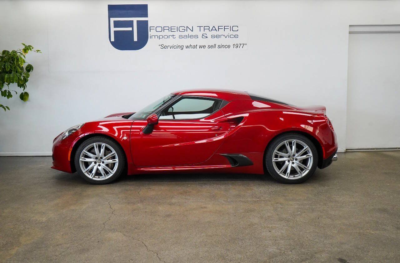 Used 2016 Alfa Romeo 4C Coupe w/ Convenience Group - Coupe RWD image 6
