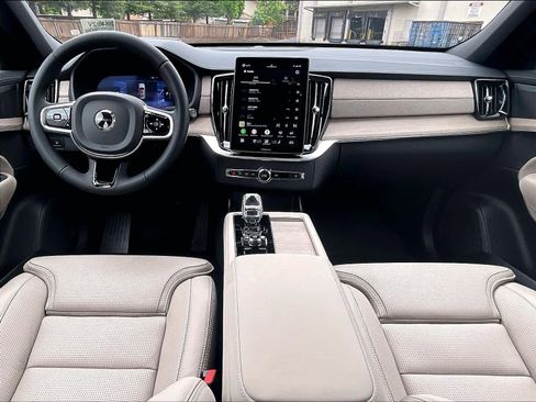 New 2026 Volvo XC90 T8 Ultra w/ Protection Package image 7