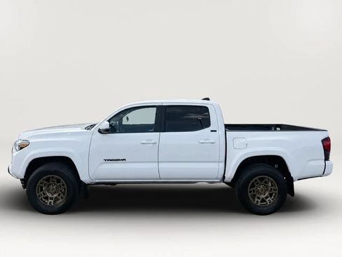 Used 2022 Toyota Tacoma SR5 w/ Technology Package AWD/4WD image 4