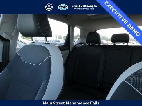 Certified 2025 Volkswagen Taos SE image 41