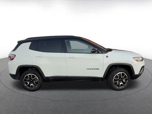 Used 2025 Jeep Compass Trailhawk image 20