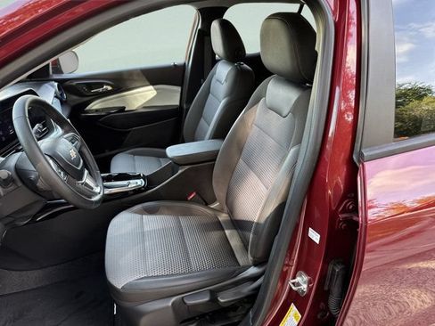 Used 2024 Chevrolet Trax LT w/ Driver Confidence Package FWD image 18