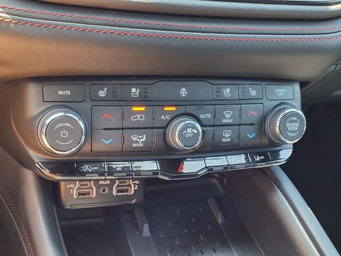 Used 2025 Dodge Durango GT AWD/4WD image 18