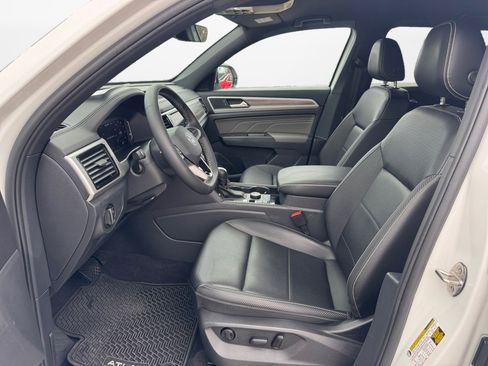 Used 2023 Volkswagen Atlas Cross Sport SE image 9