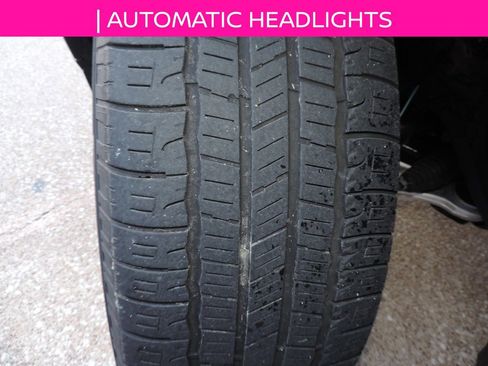 Used 2025 Nissan Rogue SL image 12