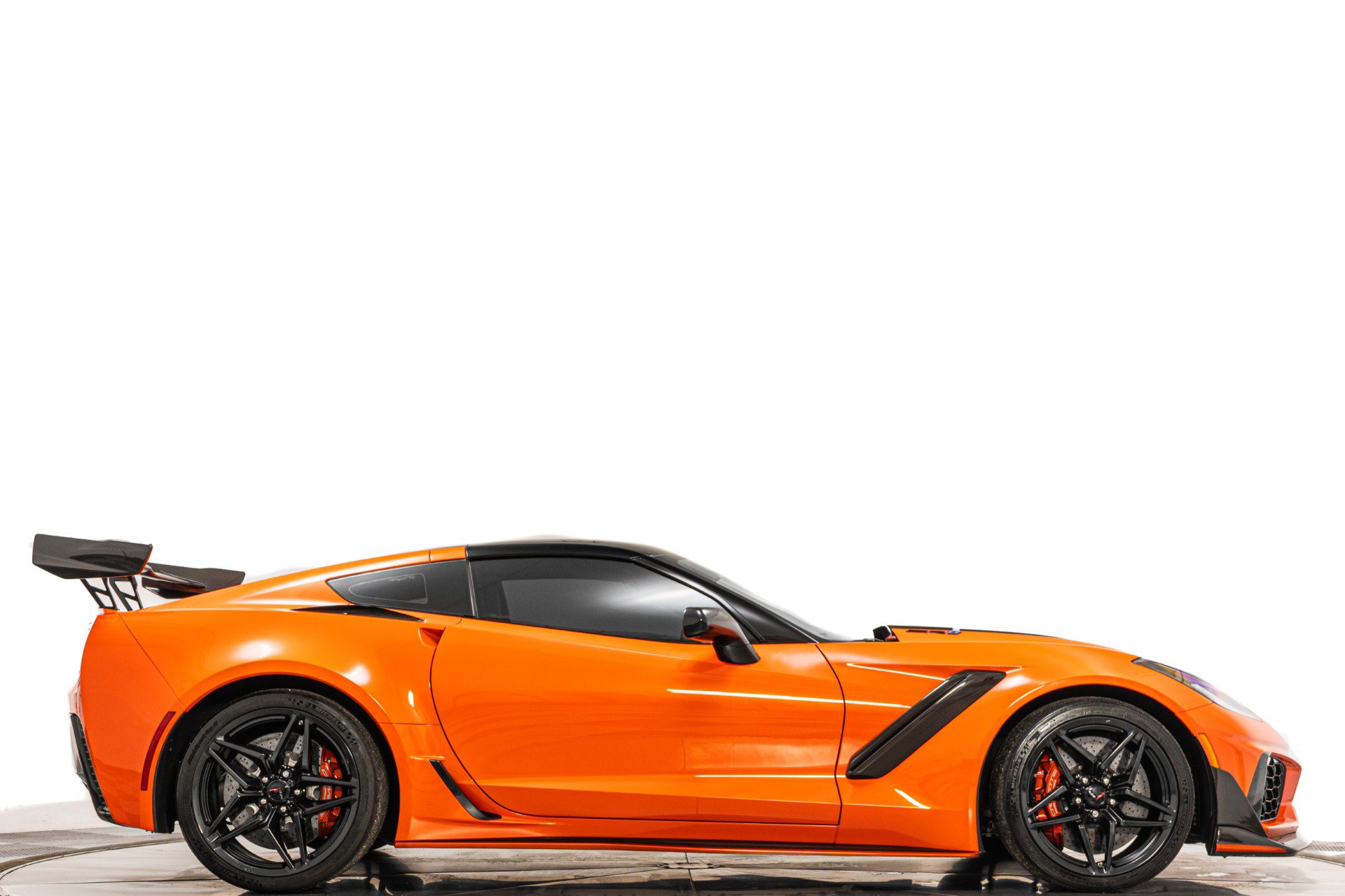 Used 2019 Chevrolet Corvette ZR1 RWD image 2