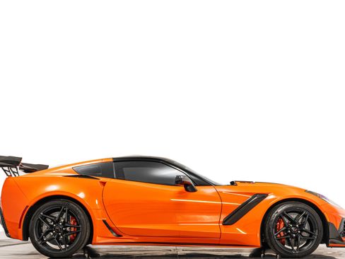 Used 2019 Chevrolet Corvette ZR1 RWD image 2