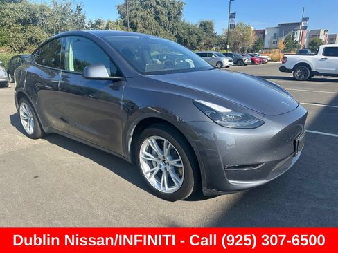 Used 2023 Tesla Model Y Long Range AWD/4WD image 1