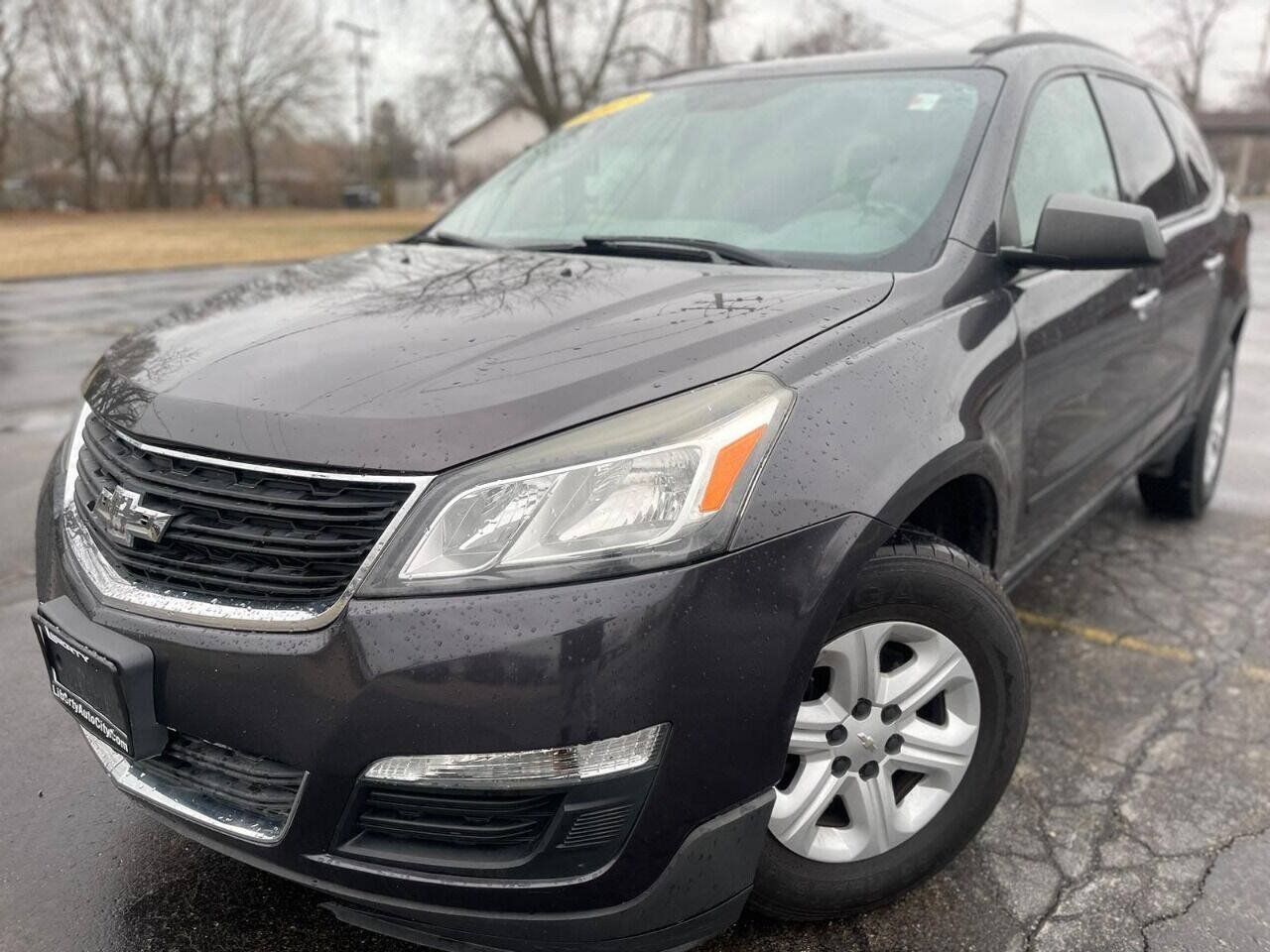 Used 2013 Chevrolet Traverse LS FWD image 1