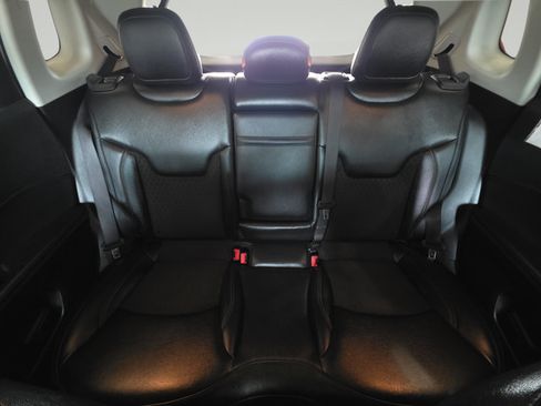 Used 2019 Jeep Compass Latitude w/ Cold Weather Group AWD/4WD image 26