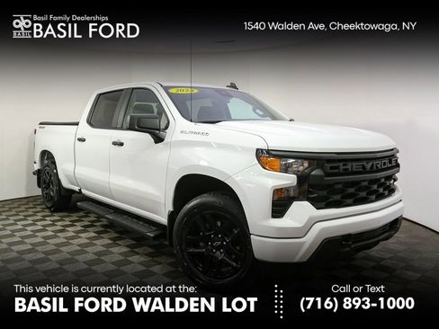 Used 2024 Chevrolet Silverado 1500 Custom image 1