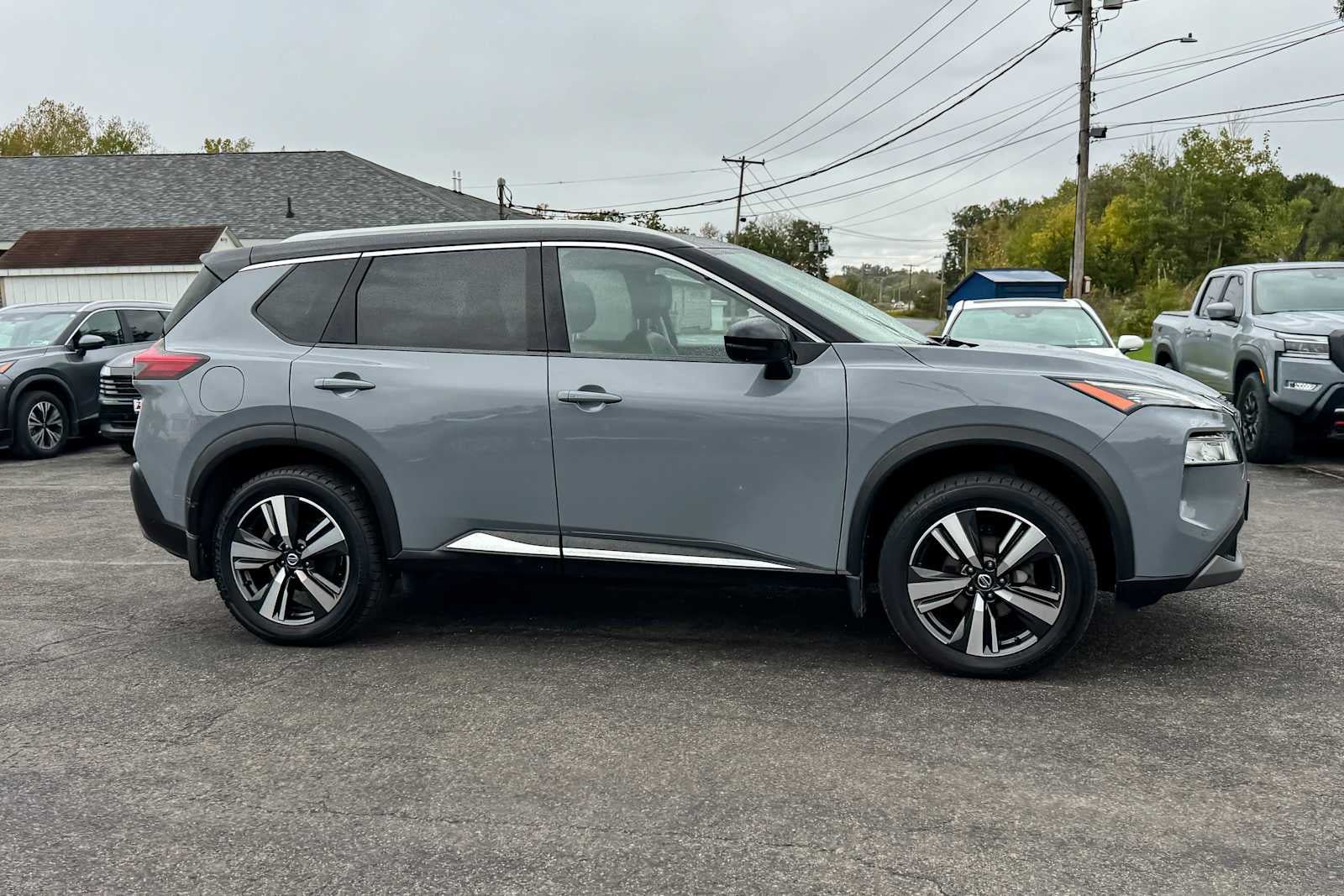 Used 2021 Nissan Rogue SL w/ Premium Package AWD/4WD image 2
