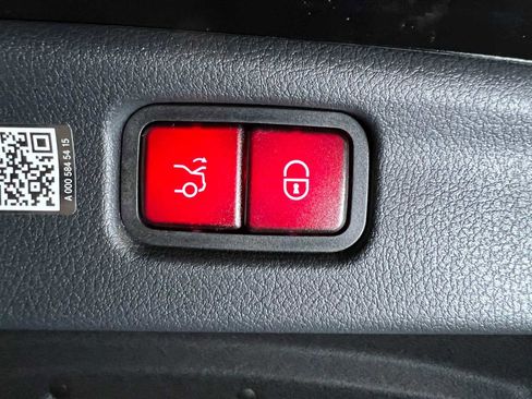 Certified 2025 Mercedes-Benz C 300 4MATIC Sedan image 17