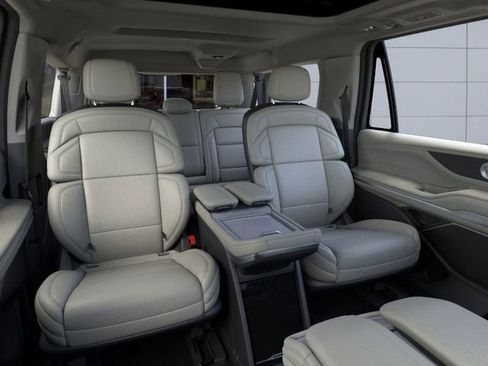 New 2025 Lincoln Navigator L Reserve image 11
