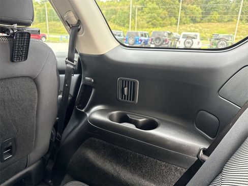 Used 2020 Nissan Pathfinder SV image 29