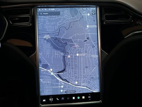 Used 2017 Tesla Model X 75D image 9