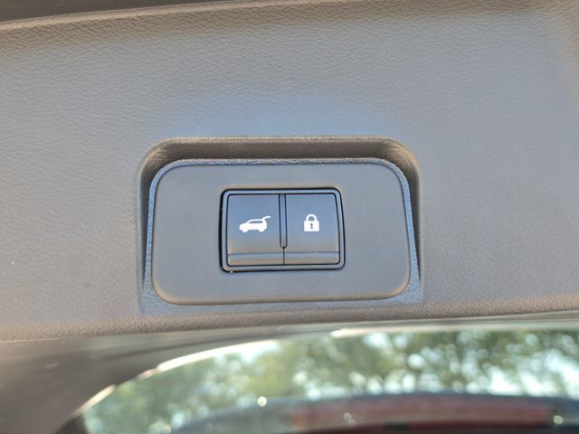 Used 2023 Nissan Rogue SV w/ SV Premium B Package FWD image 11