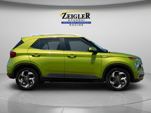 Certified 2023 Hyundai Venue SEL FWD image 8