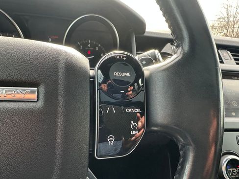 Used 2020 Land Rover Discovery SE image 16