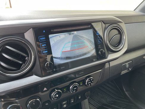 Used 2018 Toyota Tacoma TRD Sport w/ Technology Package AWD/4WD image 22