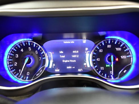 Used 2025 Chrysler Pacifica Select FWD image 21