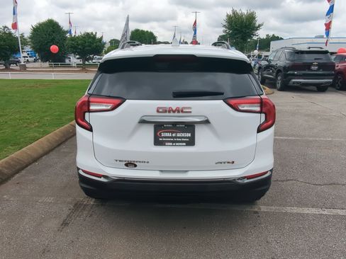 Used 2024 GMC Terrain AT4 w/ Infotainment Package II AWD/4WD image 8