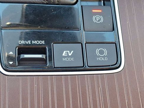 Used 2021 Toyota Sienna LE image 19