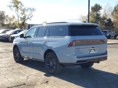 New 2025 Lincoln Navigator Reserve w/ Jet Appearance Package image 3