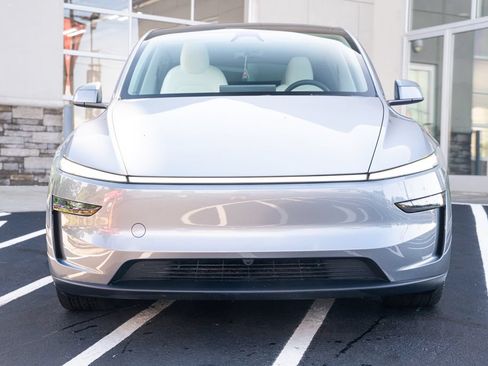 Used 2026 Tesla Model Y Long Range AWD/4WD image 4
