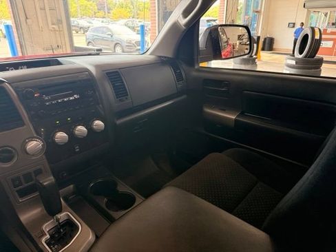 Used 2010 Toyota Tundra 4x4 CrewMax image 17
