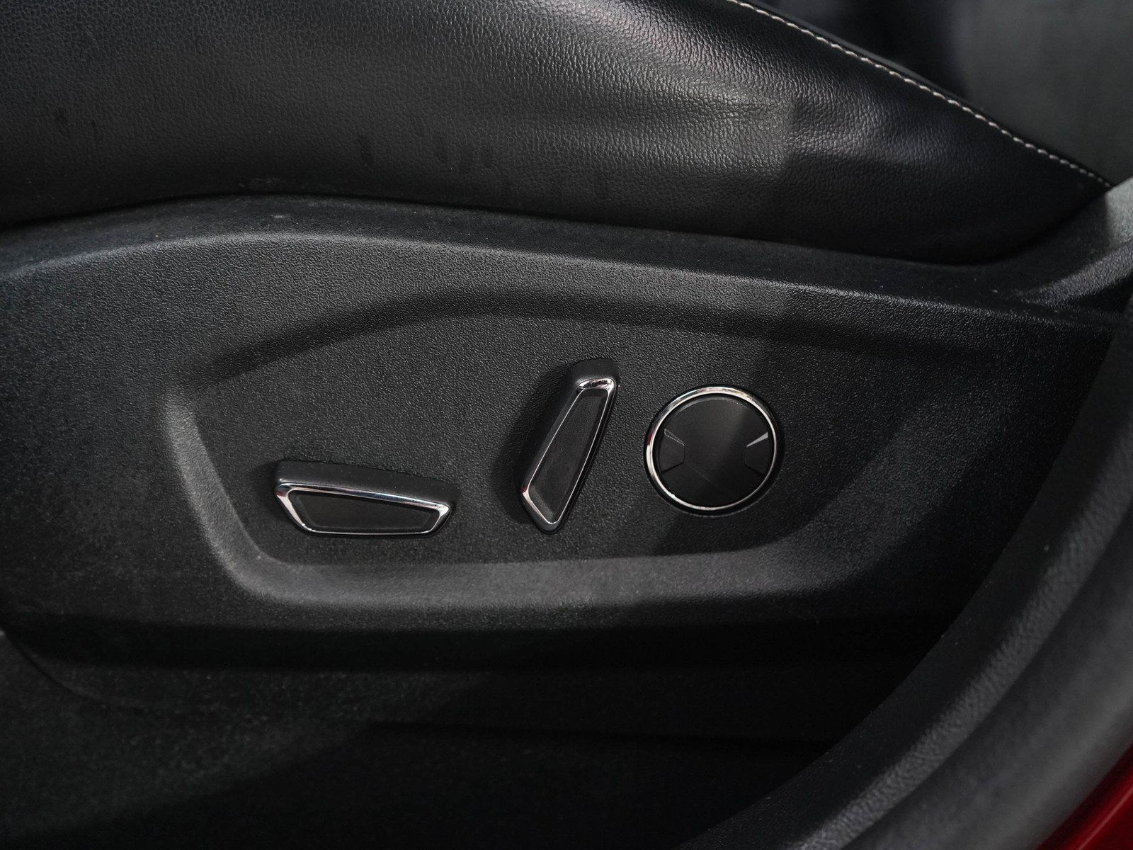 Used 2019 Ford Edge ST w/ Convenience Package AWD/4WD image 28