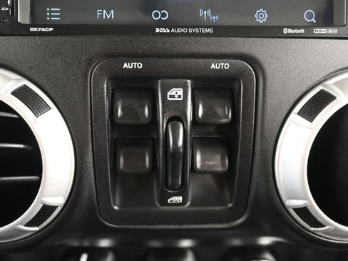 Used 2014 Jeep Wrangler Unlimited Sahara w/ Dual Top Group AWD/4WD image 18