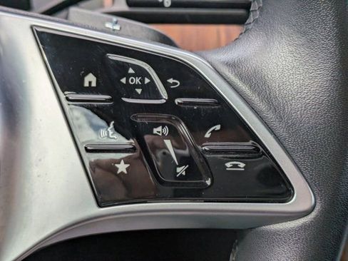 Used 2025 Mercedes-Benz C 300 4MATIC Sedan image 21