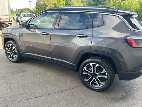 Used 2022 Jeep Compass Limited w/ Sun and Sound Group AWD/4WD image 4