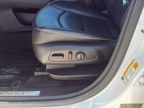 Used 2018 GMC Terrain Denali w/ Advanced Safety Package image 10