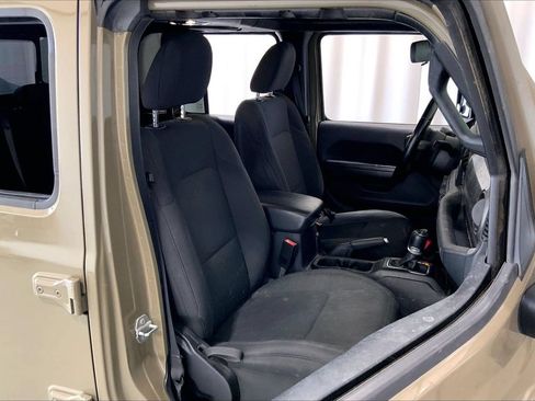 Used 2020 Jeep Gladiator Sport w/ Quick Order Package 24S AWD/4WD image 16