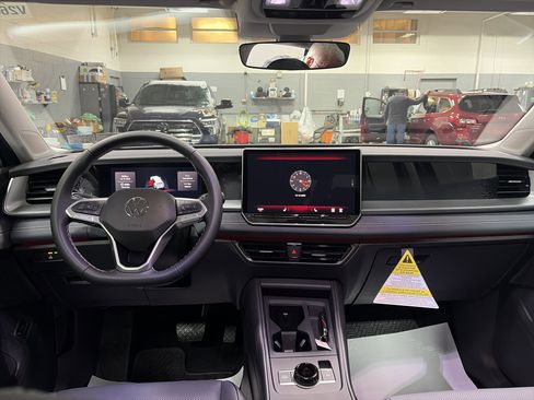 New 2026 Volkswagen Tiguan SE image 27