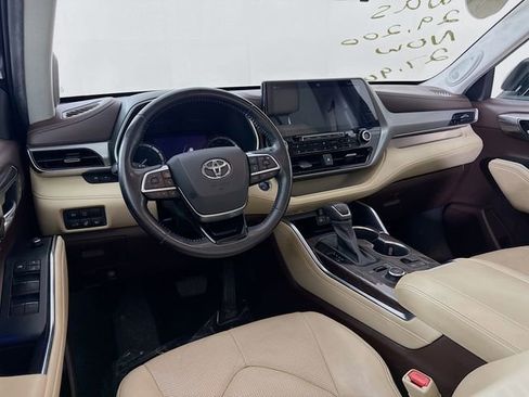 Used 2021 Toyota Highlander Platinum AWD/4WD image 23