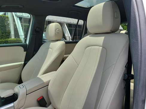 Used 2022 Mercedes-Benz GLB 250 4MATIC image 35